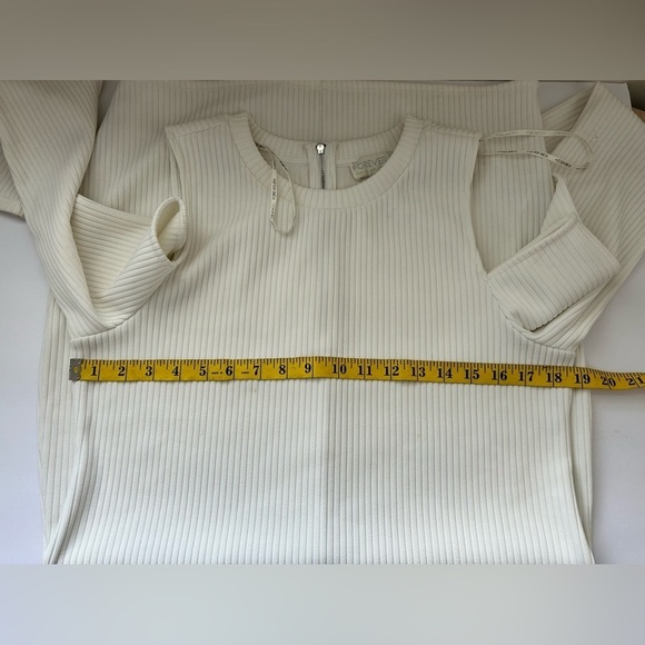 FOREVER 21+ OFF WHITE RIBBED LONG SLEEVE BODY CON DRESS W CUTOUT SHOULDERS Sz.1X - Picture 4 of 7